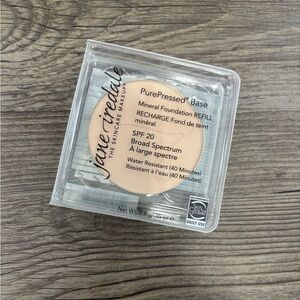 Powder foundation, natural